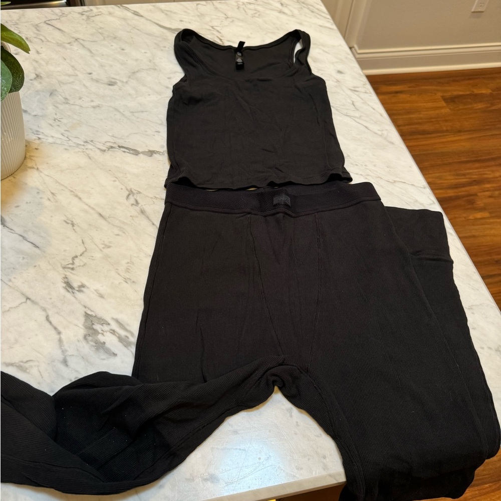 Skims thermal/ ribbed leggings and tank top